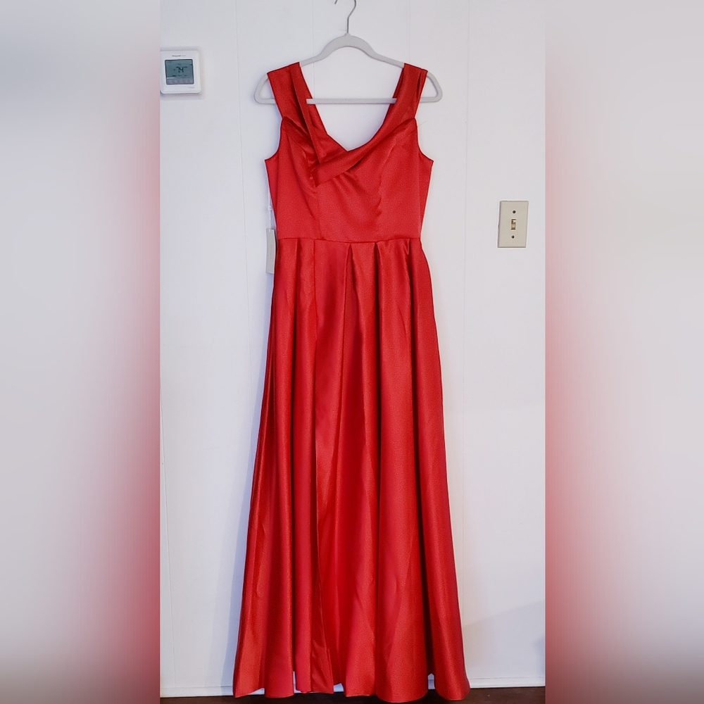 TS Couture FORMAL GOWN